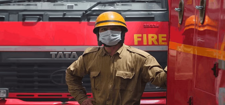 Delhi Hospital Fire: एक बार फिर दिल्ली के अस्पताल में लगी आग, मौके पर दमकल की पांच गाड़ियां