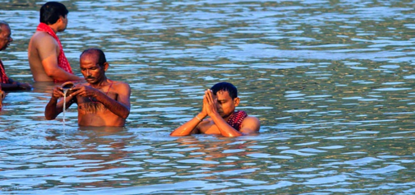 Ganga Dussehra 2024: गंगा स्नान करते समय ना करें ये गलतियां, घर में आएगी दरिद्रता