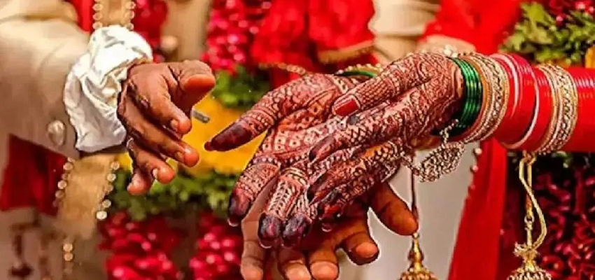 ये पैसा क्या ना करवाए...शादी के 7 नहीं...14 वचन निभाने को तैयार हुए प्रेमी जोड़े, ऐसे खुली पोल