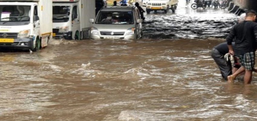 Delhi: जलभराव से गिरा निर्माणाधीन बिल्डिंग का बेसमेंट, कई मजदूर लापता