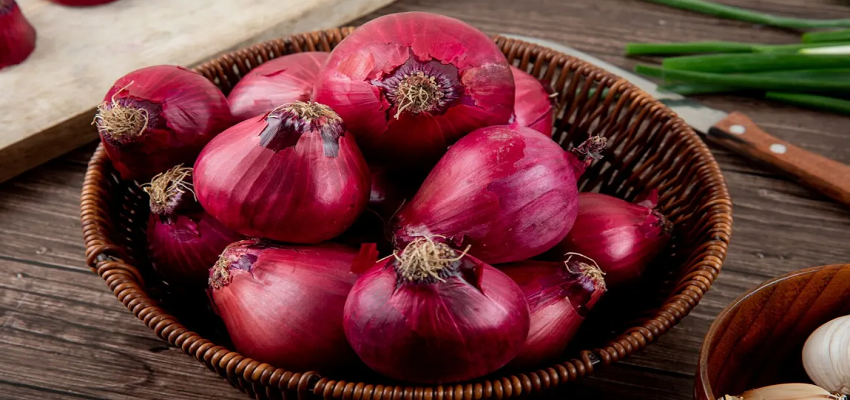 सिर्फ खाना बनाने में ही नहीं...इलाज में भी काम आता है कच्चा प्याज, लीवर की सूजन कम करने में करता है मदद