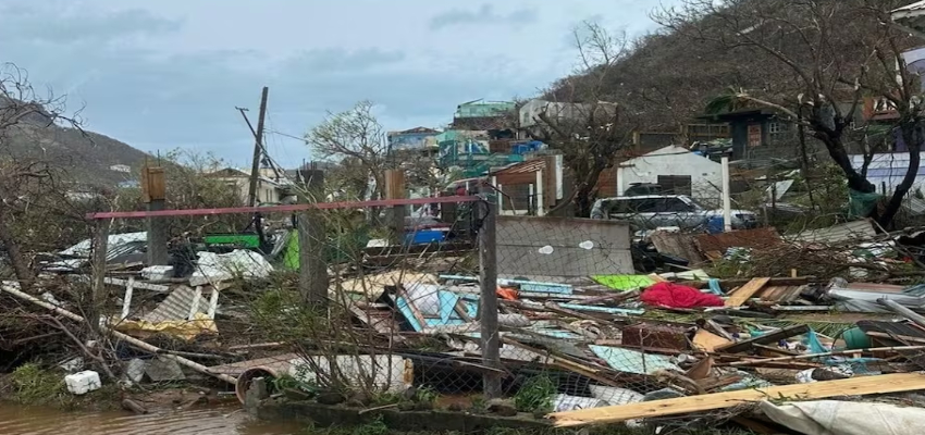 Hurricane Beryl:   शहर में अलर्ट जारी...घरों से छतें गायब...जानें कितना खतरनाक हैं हरिकेन बेरिल तूफान