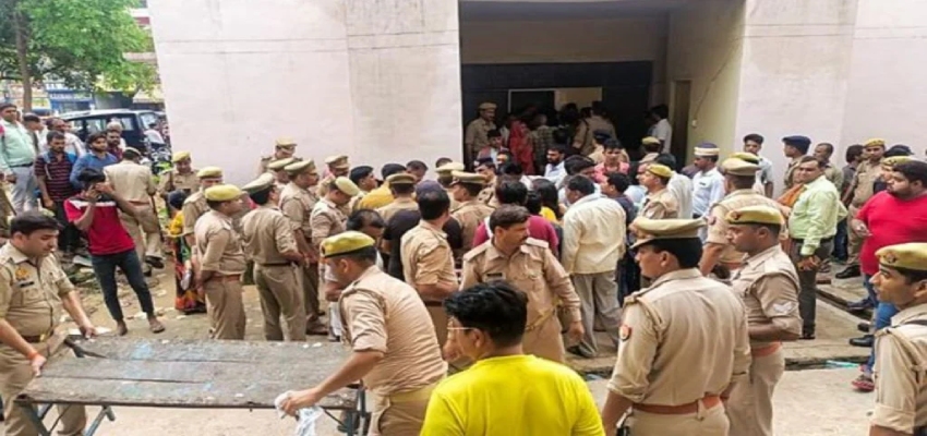 Hathras Stampede: लाशों का ढेर देखकर ड्यूटी पर तैनात सिपाही को लगा सदमा, हार्ट अटैक से हो गई मौत