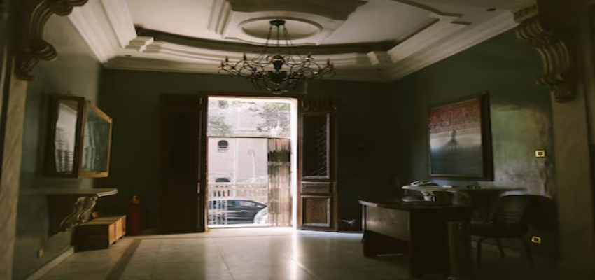 पहले मिला रहस्यमयी दरवाजा...फिर खौफनाक मंजर देख बेहोश हुआ शख्स, जानें डरावने गेट का राज