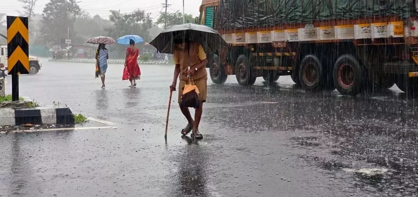 Weather Update: पहाड़ से मैदान तक भारी वर्षा का अलर्ट जारी, दिल्ली-हरियाणा समेत इन राज्यों में जमकर बरसेंगे बदरा