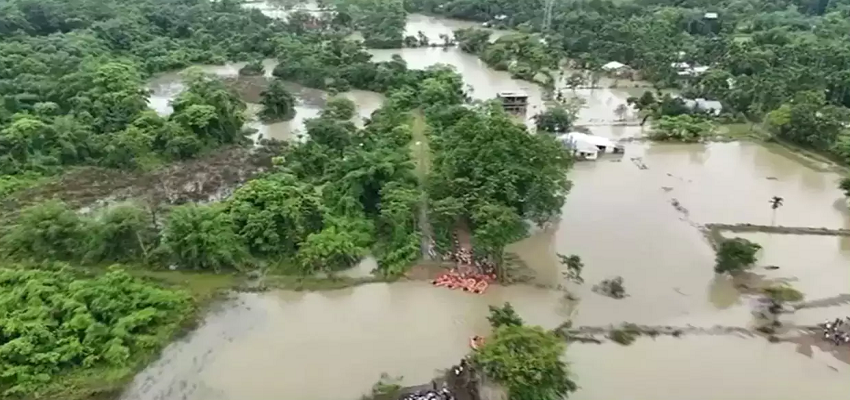 Assam में बाढ़ का कहर...225 सड़कें-10 पुल तबाह, 24 लाख से ज्यादा लोग प्रभावित, अबतक 52 की मौत