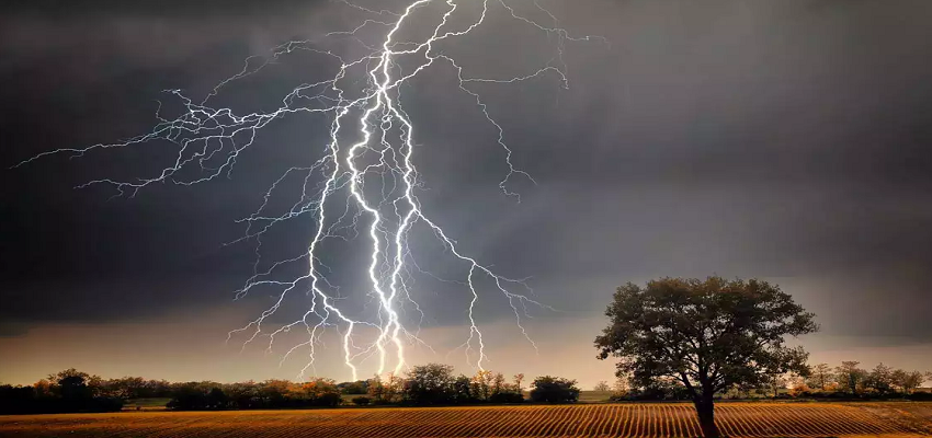 बिहार में पिछले 24 घंटे में बिजली गिरने से 12 लोगों की मौत, प्रभावित परिवारों को 4-4 लाख रुपये का मुआवजा