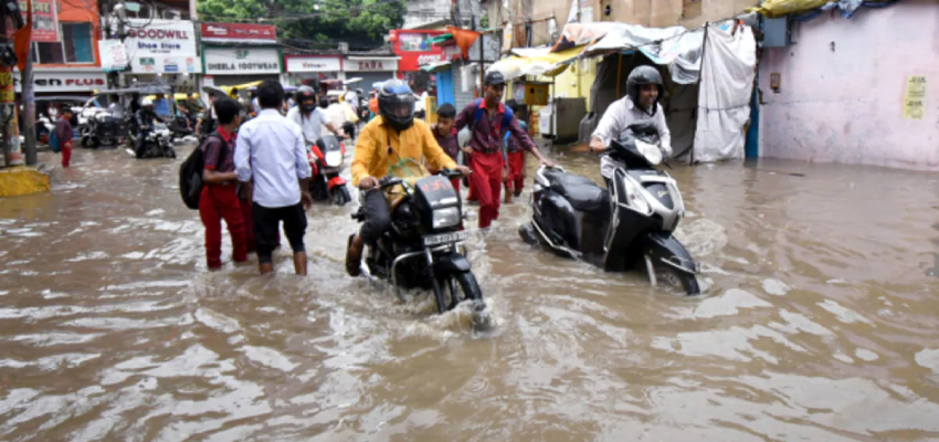 Weather Rain Update:  मुंबई में आफत की घंटी बनी बारिश, अकेले यूपी में 15 लोगों की मौत, जानें देश के अलग-अलग राज्यों का हाल