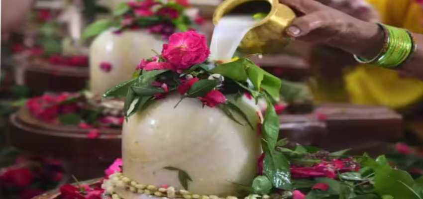 Sawan 2024: सावन में पहने हरे रंग के कपड़े और भगवान शिव को अर्पित करें ये फूल, पूरी होंगी सभी मनोकामनाएं