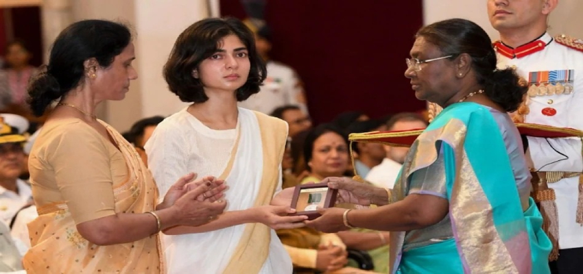 ‘बहू कीर्ति चक्र लेकर मायके चली गई.. हमारे पास क्या बचा?’, शहीद अंशुमान के माता पिता ने बहू पर लगाए गंभीर आरोप