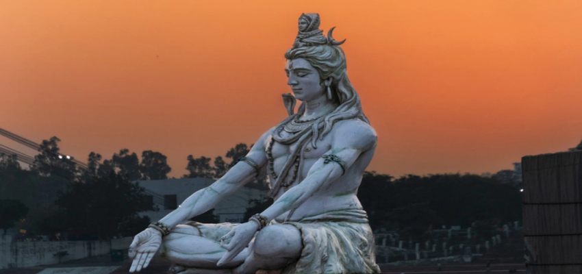 Sawan 2024: करियर को मिलेगा नया आयाम और सभी दुखों से मिलेगा छुटकारा, सावन में ऐसे करें भगवान शिव का अभिषेक