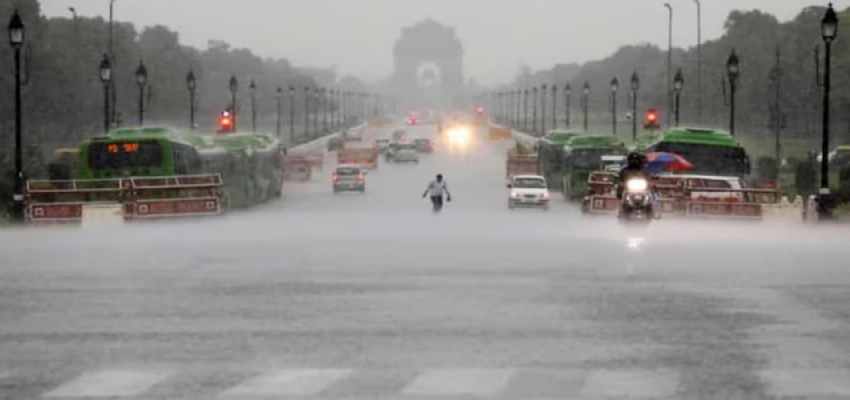 Delhi Rain: सुबह के समय दिल्ली कई हिस्सों में बारिश, तापमान में 4 डिग्री की गिरावट, जानें कब-कब होगी बारिश
