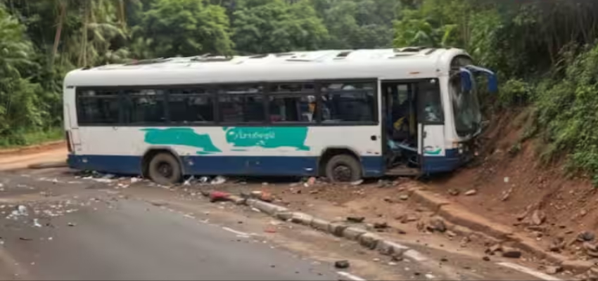 Gujarat Road Accident: गुजरात में हुआ बड़ा सड़क हादसा, 5 लोगों की मौत, 8 गंभीर रूप से घायल