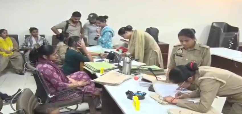 Agra News: लिपस्टिक की वजह से पति-पत्नी में हुआ विवाद, पुलिस तक पहुंच गई बात; झगड़े की वजह जानकर हो जाएंगे हैरान