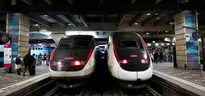 Paris Olympics 2024: ट्रेनों में तोड़फोड़...आगजनी, ओलंपिक उद्घाटन समारोह से पहले जल उठा शहर, जानें क्यों फैली अराजकता?