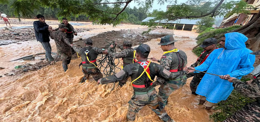 Wayanad Landslide: लगा लाशों का ढेर, मरने वालों की संख्या बढ़ी, राहत बचाव में सेना लगा रही पूरी ताकत