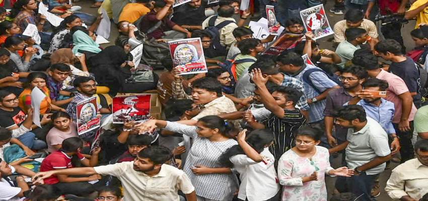 Kolkata Rape Incident: रेजिडेंट डाक्टरों का देशव्यापी हड़ताल का ऐलान, ओपीडी, इलेक्टिव सर्जरी और लैब रहेंगे बंद