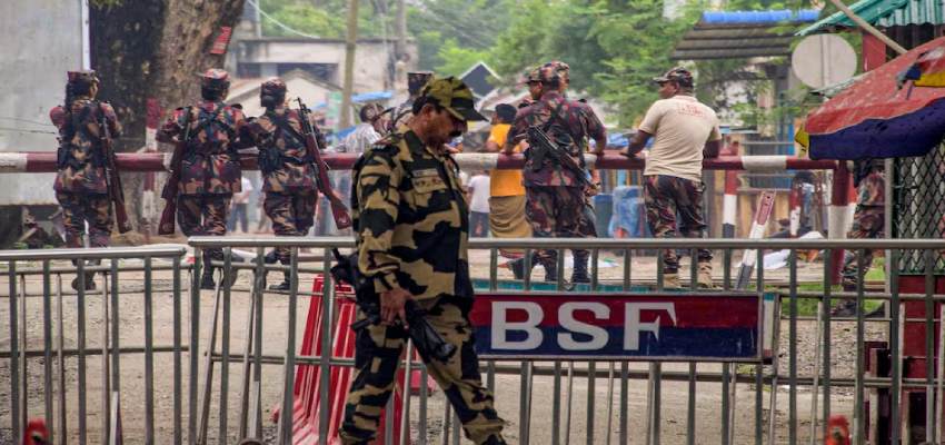 Bangladesh Crisis: हालात खराब होने के बाद भारत में घुसने की तैयारी में बांग्लादेशी हिंदू, BSF ने 11 नागरिकों को किया गिरफ्तार