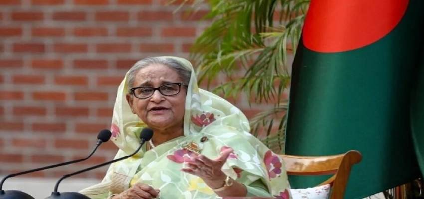 Bangladesh crisis: देश छोड़ने के बाद शेख हसीना की पहली प्रतिक्रिया आई सामने, पिता को याद कर हुईं भावुक