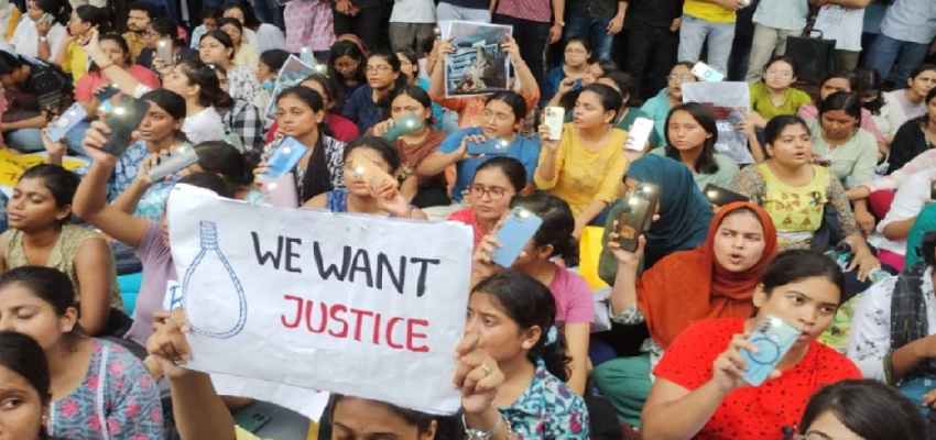 RG Kar Rape Case: ‘अगर हम उसकी जान के बदले पैसे लेंगे तो वह बहुत दुखी होगी..’ बेटी की मौत पर छलका पिता का दर्द