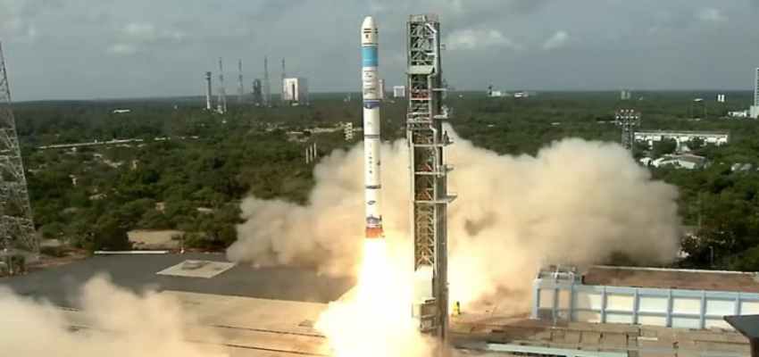 ISRO: अंतरिक्ष में इसरो ने EOS-08 का किया सफल प्रक्षेपण, जानें क्या है इसकी खासियत
