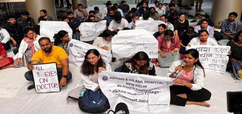Kolkata Rape Case: “काम पर वापस लौटें डॉक्टर”, हड़ताल पर बैठे डॉक्टरों से सरकार की अपील, सुरक्षा के लिए कमिटी बनाने का आश्वासन
