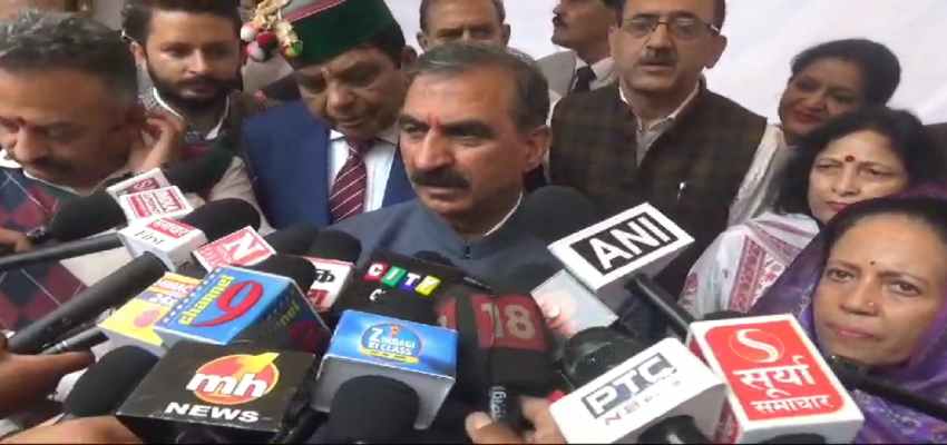 HIMACHAL NEWS: सीएम सुक्खू ने पुष्प अर्पित कर पूर्व प्रधानमंत्री राजीव गांधी को किया याद, कहा- देश के लोकतंत्र को मज़बूत करने के लिए उठाए बड़े कदम