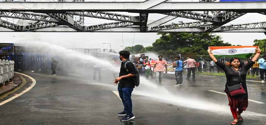 Bangla Bandh: सड़कों पर जनता... छावनी में तब्दली कोलकाता, बीजेपी ने किया ‘बंगाल बंद’