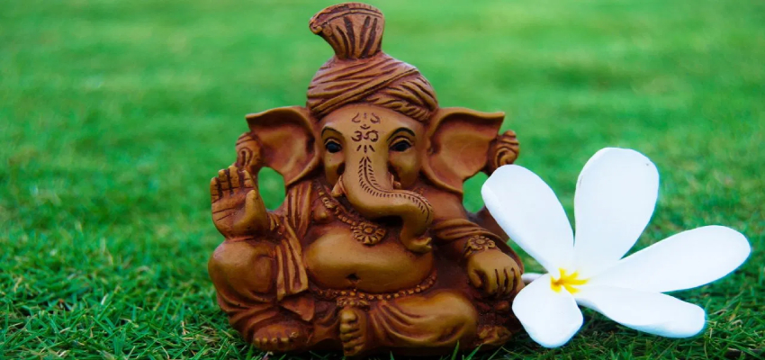 Ganesh Chaturthi 2024: मिट्टी के साथ घर में मौजूद इन चीजों का इस्तेमाल कर बनाए इको फ्रेंडली गणपति