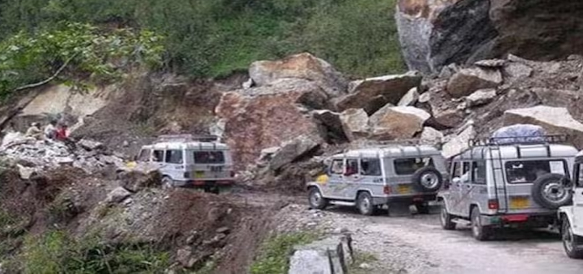 सिक्किम के पाकयोंग में बड़ा हादसा, खाई में गिरी सेना की गाड़ी, JCO समेत 4 जवानों की मौत