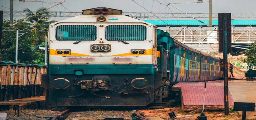 देर रात चलती ट्रेन से आने लगी चीखने की आवाज, दिव्यांग महिला के साथ दुष्कर्म की कोशिश