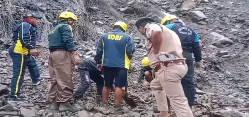 केदारनाथ दर्शन कर लौट रहे श्रद्धालुओं पर पहाड़ से गिरा पत्थर, 5 की मौत; 3 घायल