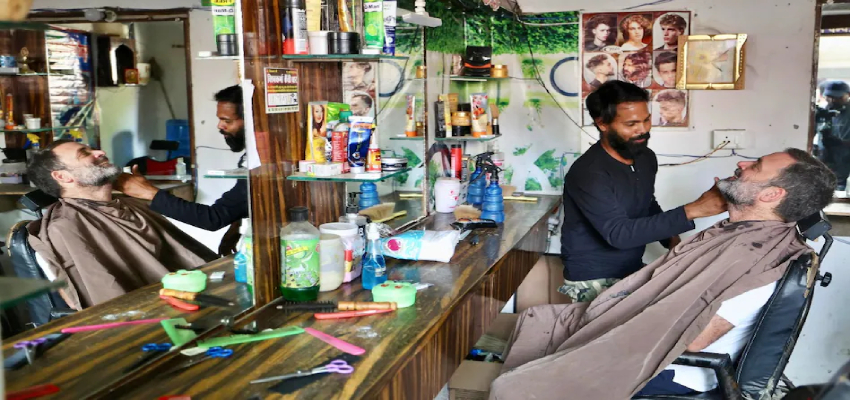 मोची के बाद नाई को राहुल गांधी ने भेजा उपहार, नेता प्रतिपक्ष में सैलून में बनवाई थी दाढ़ी