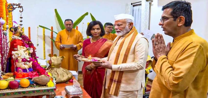 समाज को बांटने वालों को मेरी गणेश पूजा से परेशानी हो रही है: पीएम मोदी