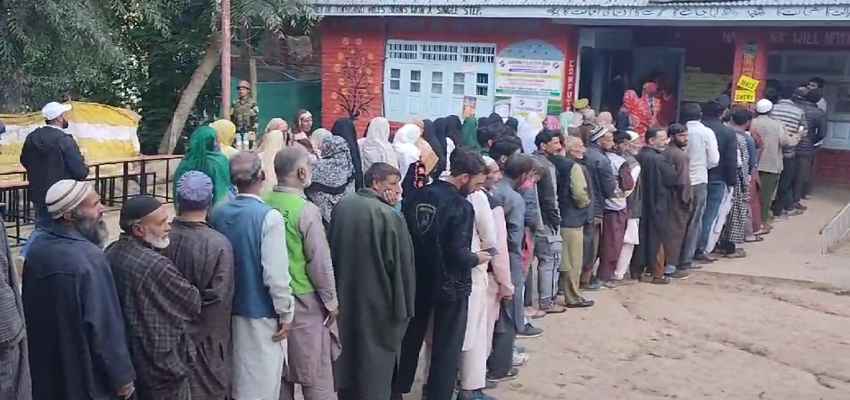 Jammu Kashmir Election 2024 Voting Live Update:  एक बजे तक जम्मू-कश्मीर में 41.17% मतदान, पोलिंग बूथ पर लोगों की भीड़