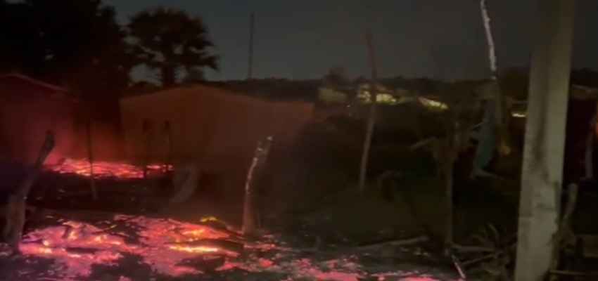 Bihar News: नवादा में दबंगों ने पहले की फायरिंग, फिर 20 घरों को किया आग के हवाले