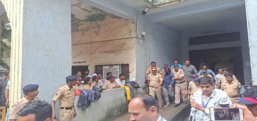 Badlapur Rape Case: आरोपी ने पुलिस की बंदूक छीन कर की आत्महत्या की कोशिश,  एक पुलिसकर्मी भी घायल