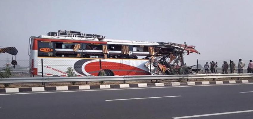 ओडिशा से लौट रही श्रद्धालुओं की बस पलटी, यूपी के चार दर्शनार्थियों की मौत से मचा हड़कंप
