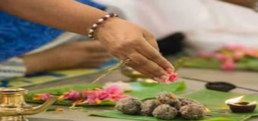 2 अक्टूबर को पितृ विसर्जन अमावस्या, श्रद्धा और तर्पण के लिए जानें सही विधि