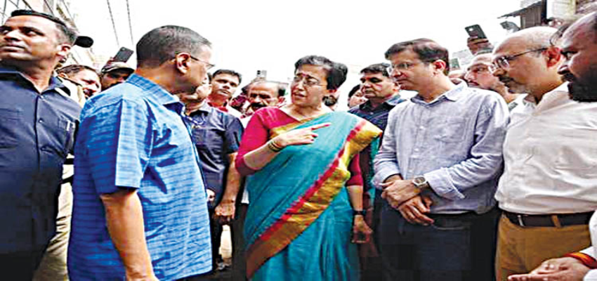 DELHI NEWS: दिवाली तक गड्ढा मुक्त होंगी दिल्ली की सड़कें, केजरीवाल ने लिखा पत्र, सड़क पर उतरीं मुख्यमंत्री आतिशी