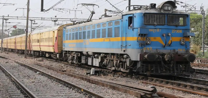 नहीं थम रही ट्रेन पलटाने की साजिश, अब पटना-गया रेल रूट के ट्रैक पर मिला बड़ा पत्थर