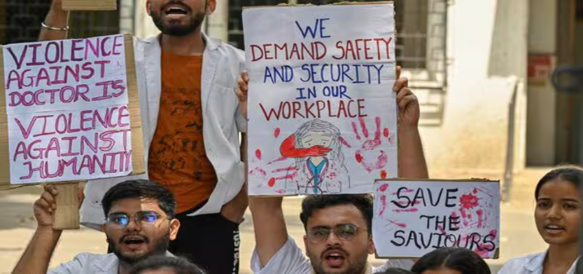 Kolkata Rape Case:कोलकाता रेपकांड के खिलाफ धरना दे रहे डॉक्टर की तबीयत बिगड़ी, आईसीयू में भर्ती