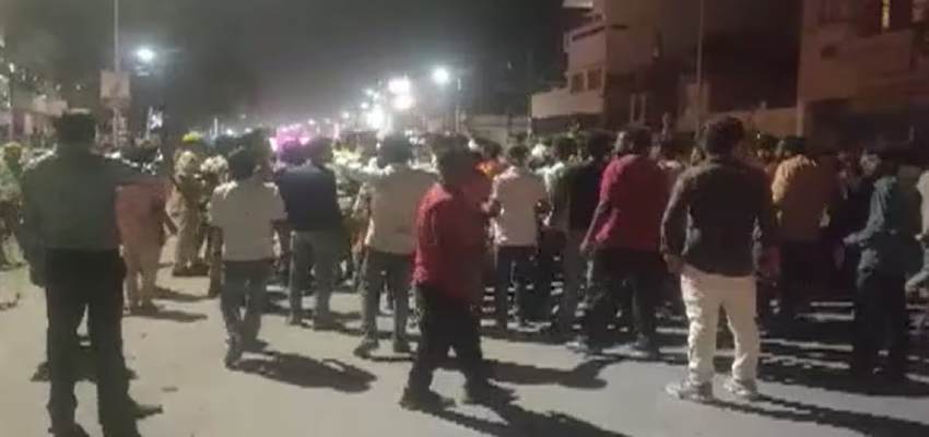 UP News: गोंडा में दुर्गा मुर्ति विसर्जन पर पत्थरबाजी, तीन लोग गिरफ्तार, छावनी में तब्दील हुआ इलाका