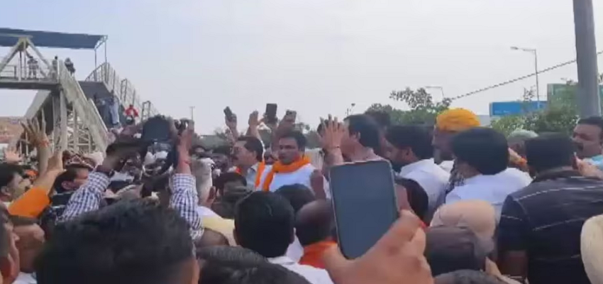 Ghaziabad: डासना मंदिर में पुलिस और यति नरसिंहानंद के समर्थकों के बीच हुई नोकझोंक, विधायक को रोका