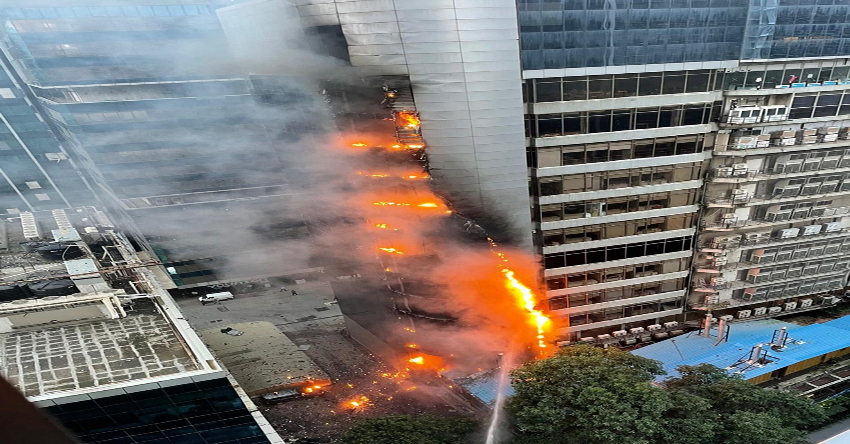 मुंबई के बहुमंजिला इमारत में आग से हाहाकार, तीन लोगों की गई जान