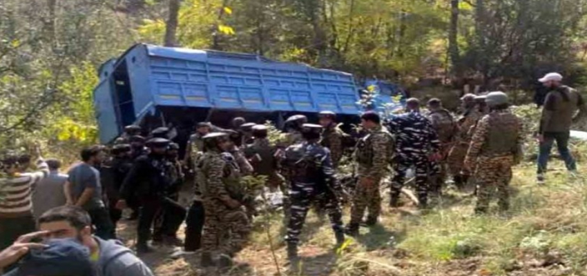 जम्मू-कश्मीर के बडगाम में सड़क हादसा, CRPF के वाहन पलटने से 15 जवान घायल