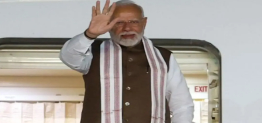 BRICS शिखर सम्मेलन के लिए रवाना हुए PM मोदी, चीनी राष्ट्रपति से हो सकती है मुलाकात