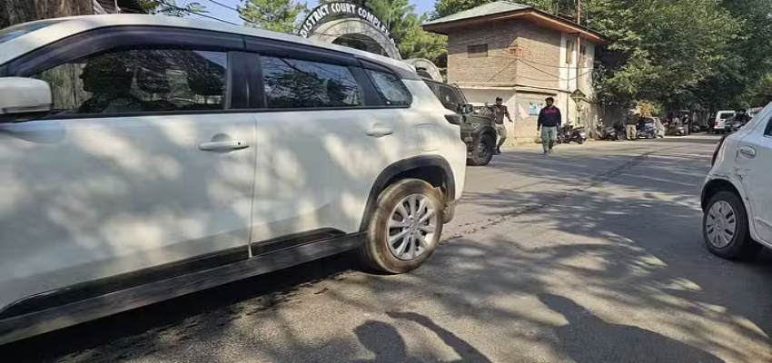 J&k News: बारामूला कोर्ट परिसर में फटा ग्रेनेड, जम्मू कश्मीर पुलिस का जवान घायल