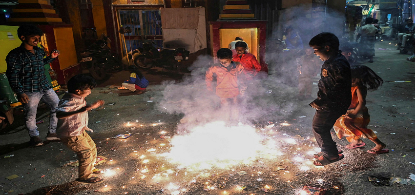 Diwali 2024: दिल्ली-हरियाणा समेत इन राज्यों में पटाखों पर प्रतिबंध, देखें इस सूची में कहीं आपका राज्य भी तो नहीं?