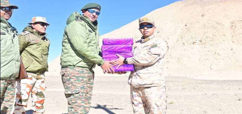 दिवाली पर भारतीय सैनिकों ने दिया भाईचारे का संदेश, LAC पर चीनी सेनाओं को बांटी मिठाई